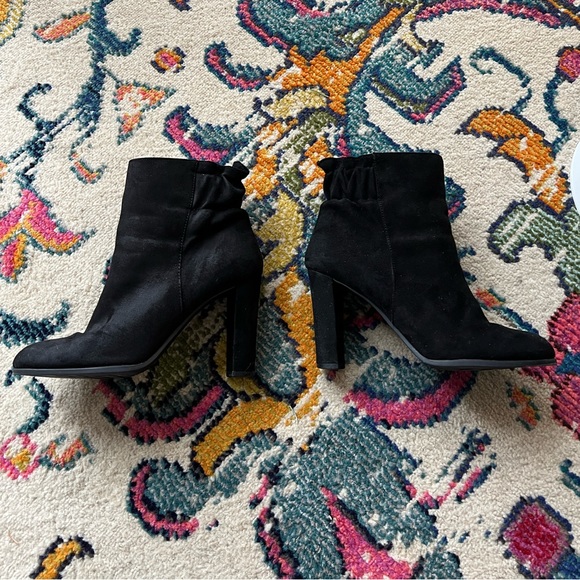 3 inch Black Suede Ankle Boots Size 7 - Picture 3 of 9